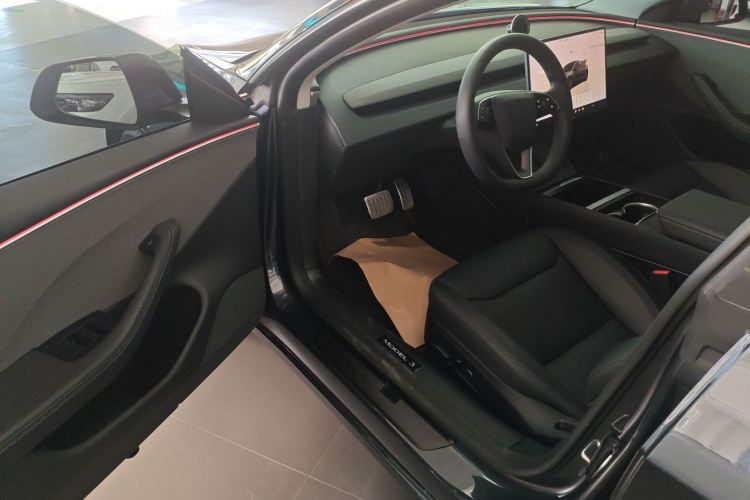 特斯拉 Model 3 2023款 后轮驱动版中控内饰20