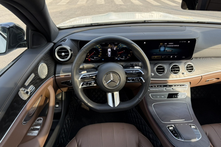 奔驰E级(进口) 2023款 E 300 时尚型运动版局部细节13