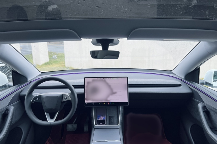 特斯拉 Model Y 2025款 改款 长续航全轮驱动版中控内饰7005