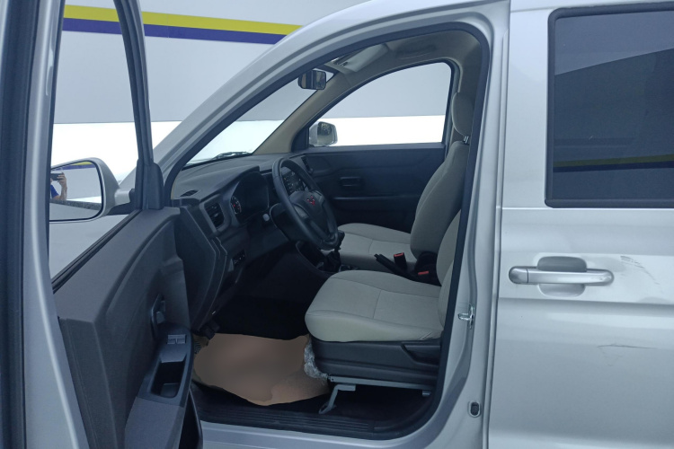 五菱汽车 五菱宏光V 2022款 1.5L劲享版电动助力LAR中控内饰19