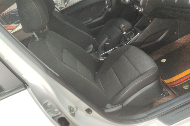 起亚K3 2016款 1.6L 手动GL局部细节41