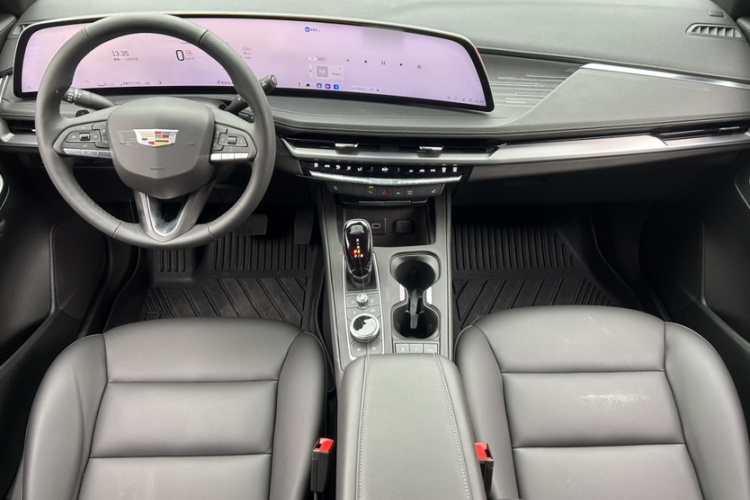 凯迪拉克XT4 2024款 改款 28T 两驱豪华型中控内饰7010