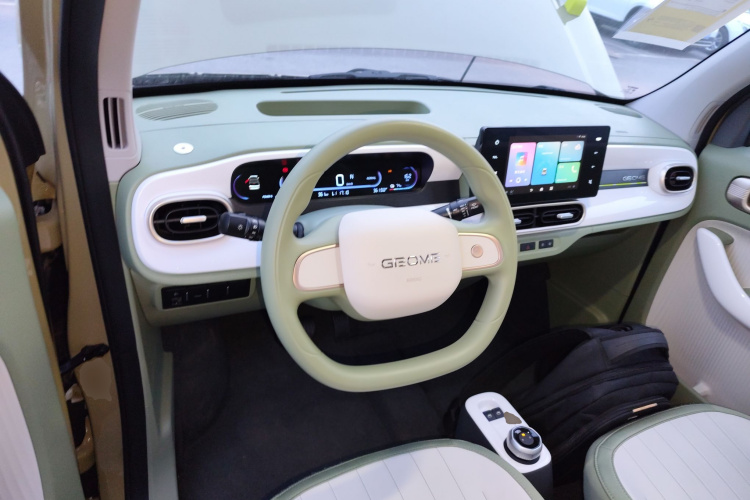 吉利银河 2025款 210km 熊猫骑士中控内饰13