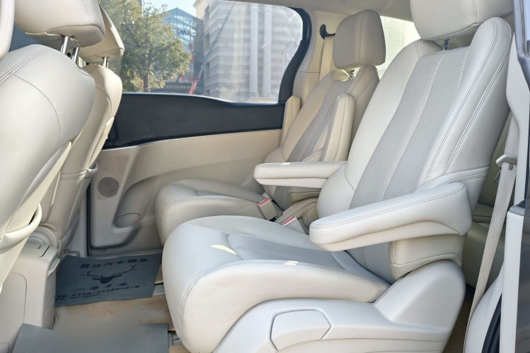 别克GL8 2023款 陆上公务舱 舒适型中控内饰7006