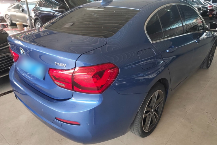 宝马1系 2019款 118i 时尚型车身外观7