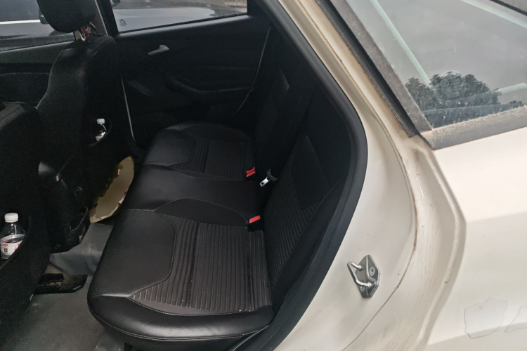 福特 福克斯 2017款 三厢 1.6L 手动风尚型智行版中控内饰21