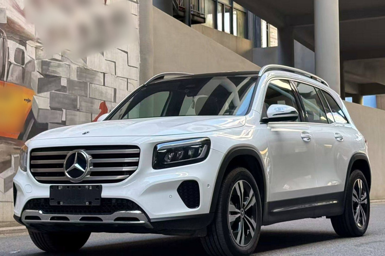 奔驰GLB 2024款 GLB 200 动感型车身外观1