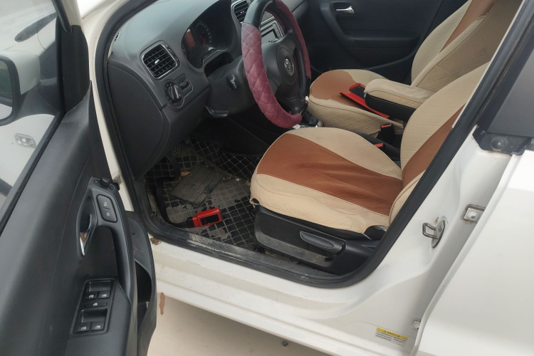 大众 Polo 2013款 1.4L 自动舒适版中控内饰20