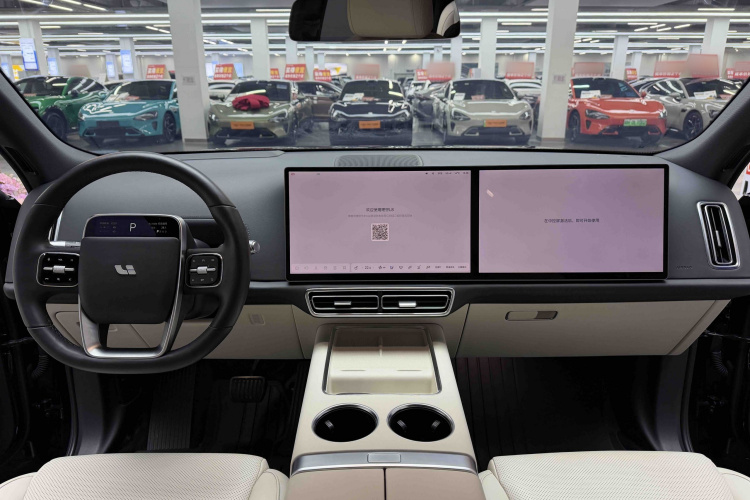 理想汽车 理想L8 2023款 Pro中控内饰7006