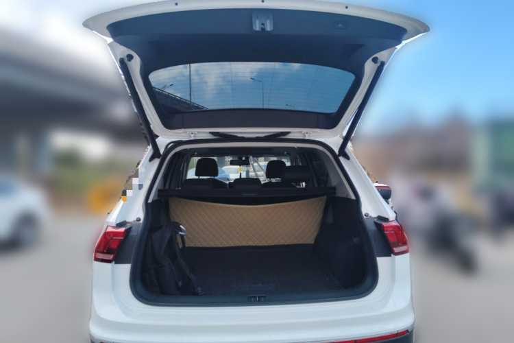 大众 途观L 2025款 出众款 300TSI 自动两驱龙腾版中控内饰23