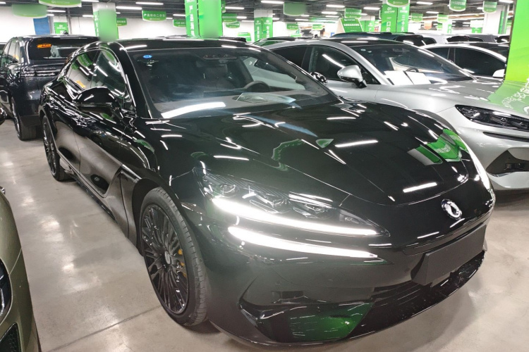 腾势Z9GT 2024款 1100四驱Ultra版车身外观3