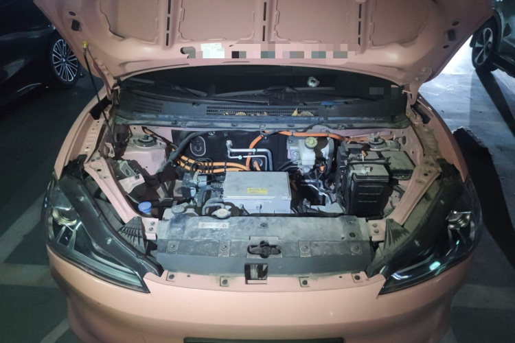 哪吒汽车 哪吒V 2022款 潮 400 Lite 粉色定制款局部细节24