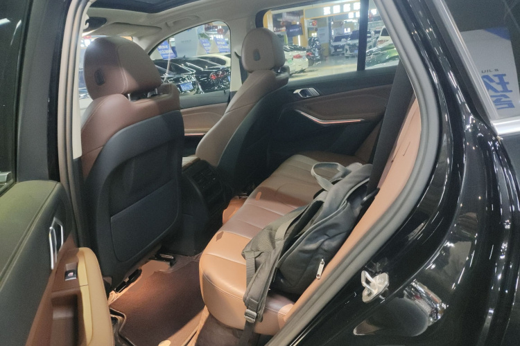 宝马X5(进口) 2022款 xDrive30i M运动套装中控内饰21
