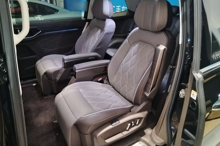 大众 威然 2024款 380TSI 尊贵版中控内饰7004