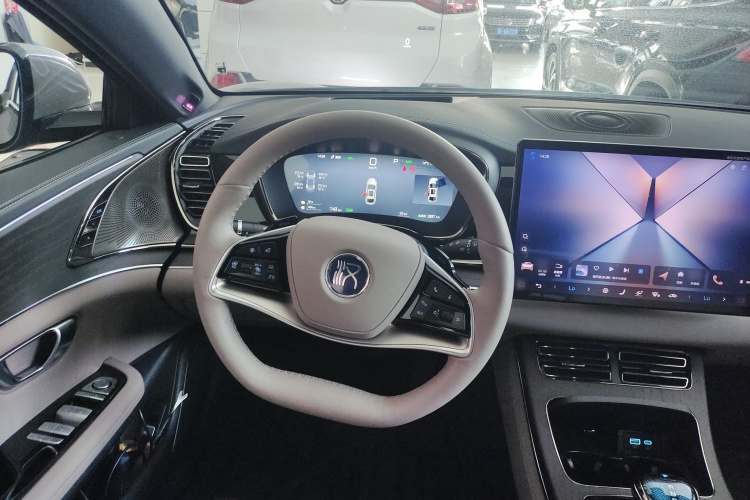 比亚迪 汉 2025款 DM-i 125KM激光雷达智驾型中控内饰13