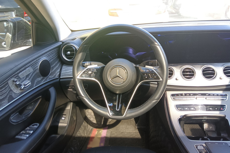 奔驰E级 2021款 E 300 L 时尚型局部细节13