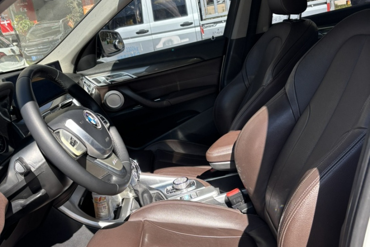 宝马X1 2018款 xDrive20Li 尊享型中控内饰7001