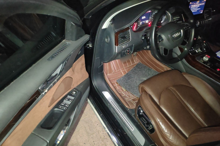 奥迪A8 2013款 A8L 45 TFSI quattro舒适型中控内饰7003