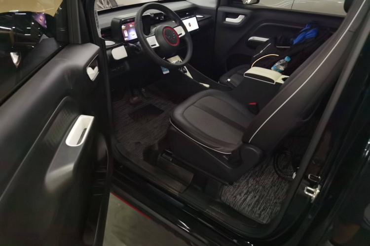 五菱汽车 宏光MINIEV 2022款 GAMEBOY 200km 玩咖款 磷酸铁锂中控内饰7003