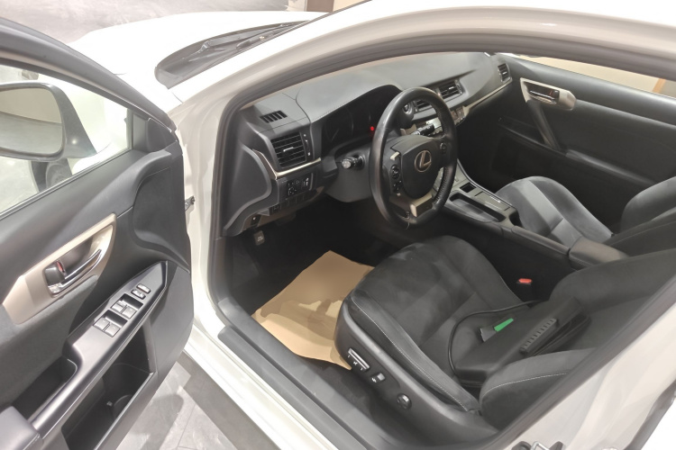 雷克萨斯CT 2017款 CT200h 精英版 单色 国VI中控内饰20