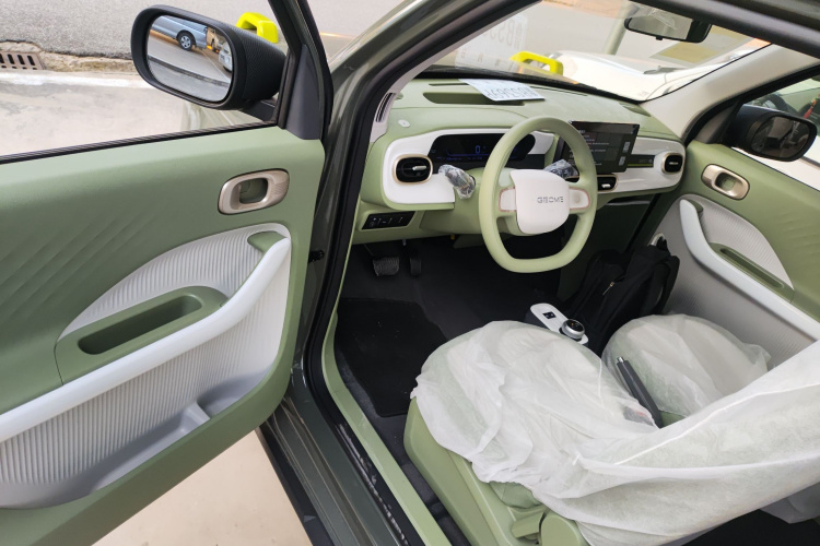 吉利银河 2025款 210km 熊猫骑士中控内饰20