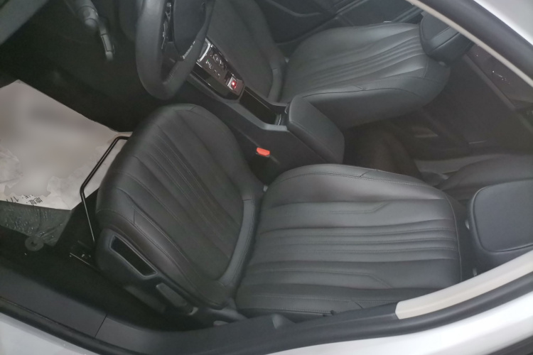 标致408 2022款 1.6T 进取版局部细节19