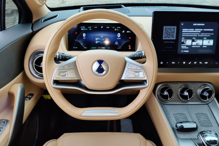 腾势N8 2023款 四驱超混旗舰七座版中控内饰13