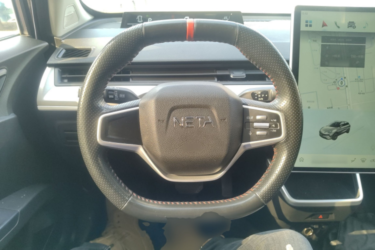 哪吒汽车 哪吒V 2022款 潮 300 Lite 磷酸铁锂中控内饰13