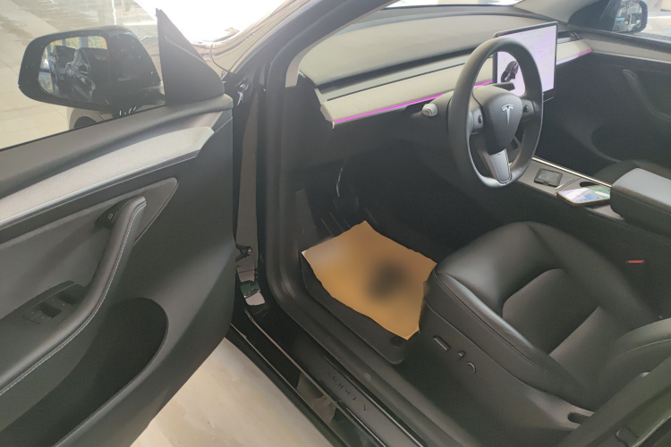 特斯拉 Model Y 2023款 长续航全轮驱动版中控内饰7003