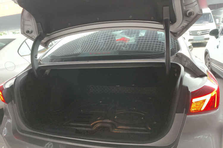 长安 逸动 2020款 PLUS 蓝鲸NE 1.4T GDI DCT尊贵型局部细节23