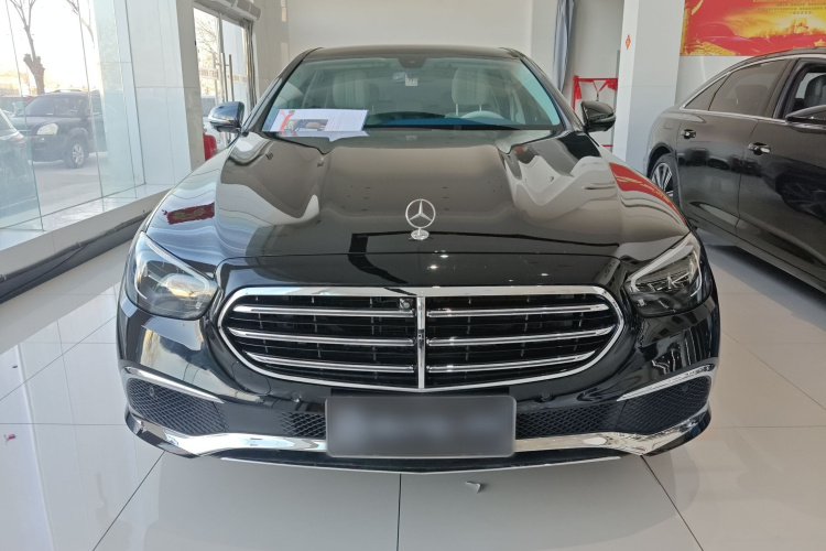 奔驰E级 2022款 改款二 E 300 L 运动豪华型车身外观2