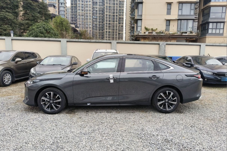 长安 逸动 2025款 蓝鲸 1.5T 500Bar尊贵型车身外观6003