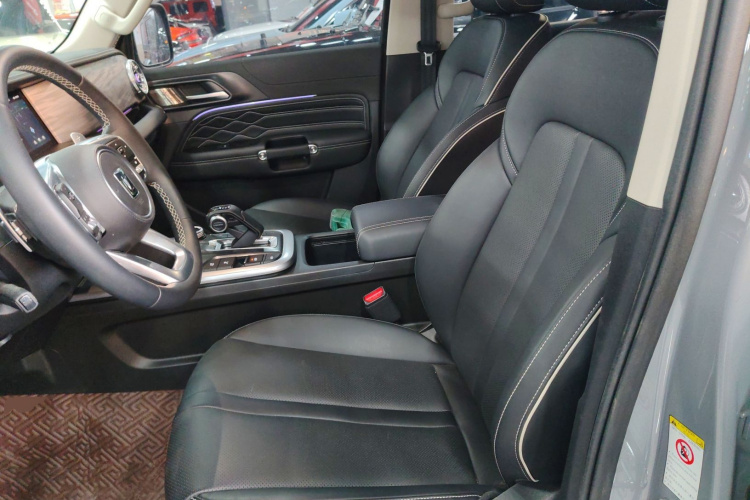 坦克300 2023款 越野版 2.0T 征服者中控内饰19