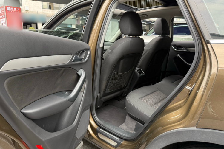 奥迪Q3 2015款 35 TFSI 百万纪念智领型中控内饰7005