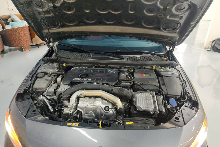 奔驰A级AMG 2024款 AMG A 35 L 4MATIC机舱底盘24