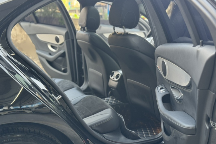 奔驰C级 2017款 改款 C 200 运动版中控内饰7006