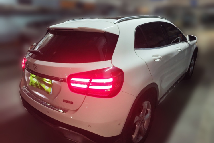 奔驰GLA 2019款 GLA 200 动感型车身外观7