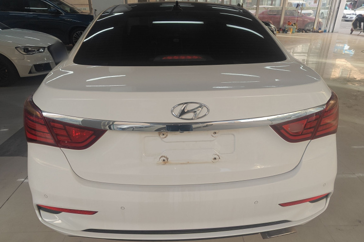 现代 名图 2017款 1.8L 自动尊贵型DLX 国V车身外观6