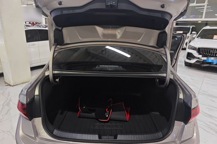 大众 速腾 2023款 300TSI DSG超越版机舱底盘23