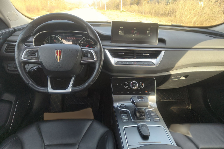 红旗H5 2022款 经典款 改款 1.5T DCT旗韵版中控内饰7002