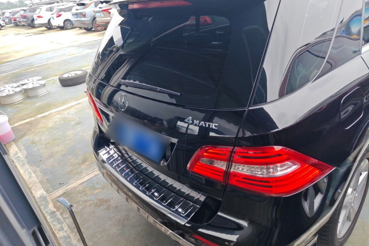 奔驰M级 2014款 ML 400 4MATIC动感型车身外观6004