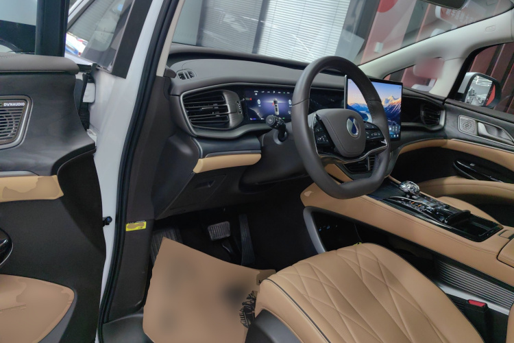 腾势D9 2024款 DM-i 970 豪华型中控内饰7003