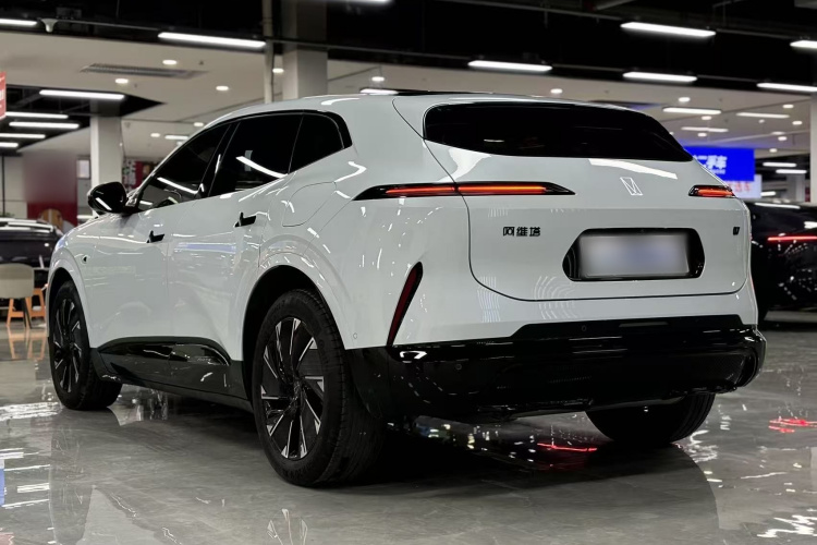 阿维塔07 2024款 Pro+增程版车身外观6008