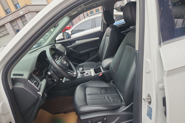 奥迪Q5L 2020款 改款 40 TFSI 荣享时尚型中控内饰19