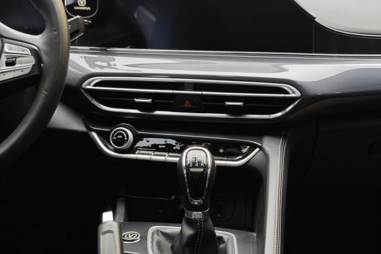长安 逸动 2020款 PLUS 1.6L GDI 手动豪华型中控内饰7006