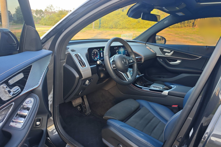 奔驰EQC 2022款 改款 EQC 400 4MATIC中控内饰7001