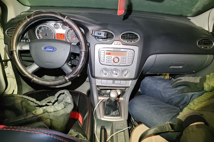 福特 福克斯 2013款 两厢经典 1.8L 手动基本型中控内饰12