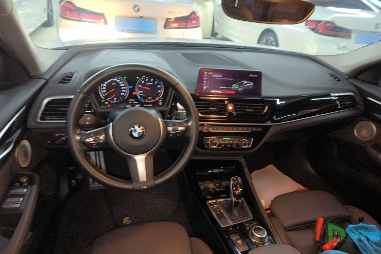 宝马1系 2021款 120i M运动曜夜版中控内饰12