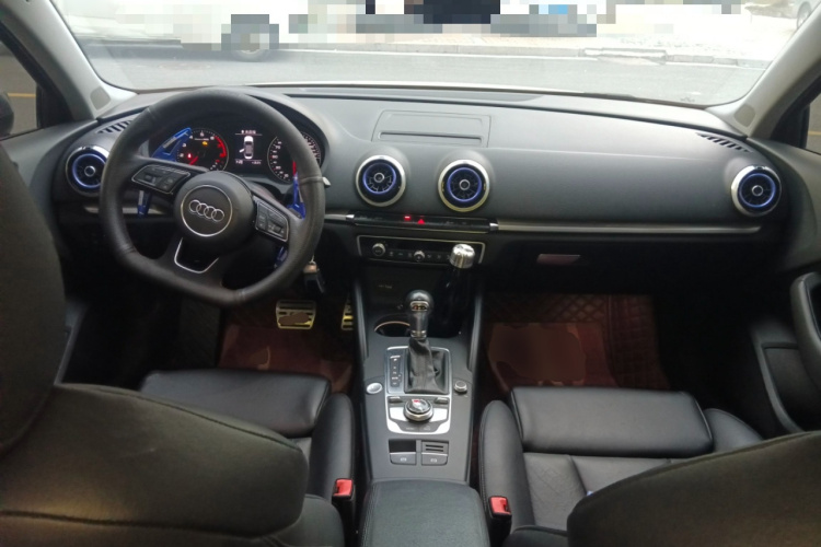 奥迪A3 2018款 30周年年型 Limousine 40 TFSI 运动型中控内饰12