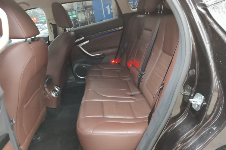 魏牌 VV7 2017款 2.0T 旗舰型中控内饰21